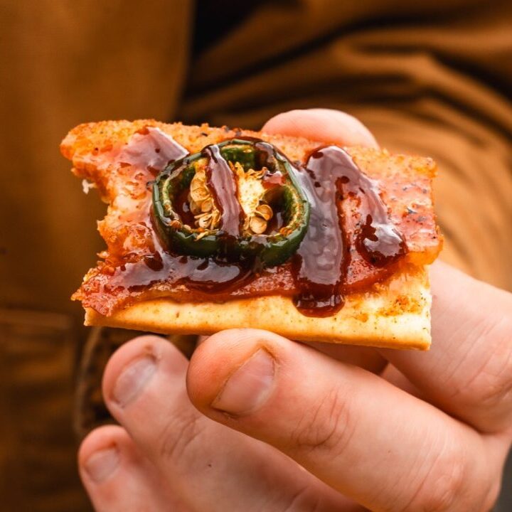 bacon-crackers-op-de-weber-pellet-smoker