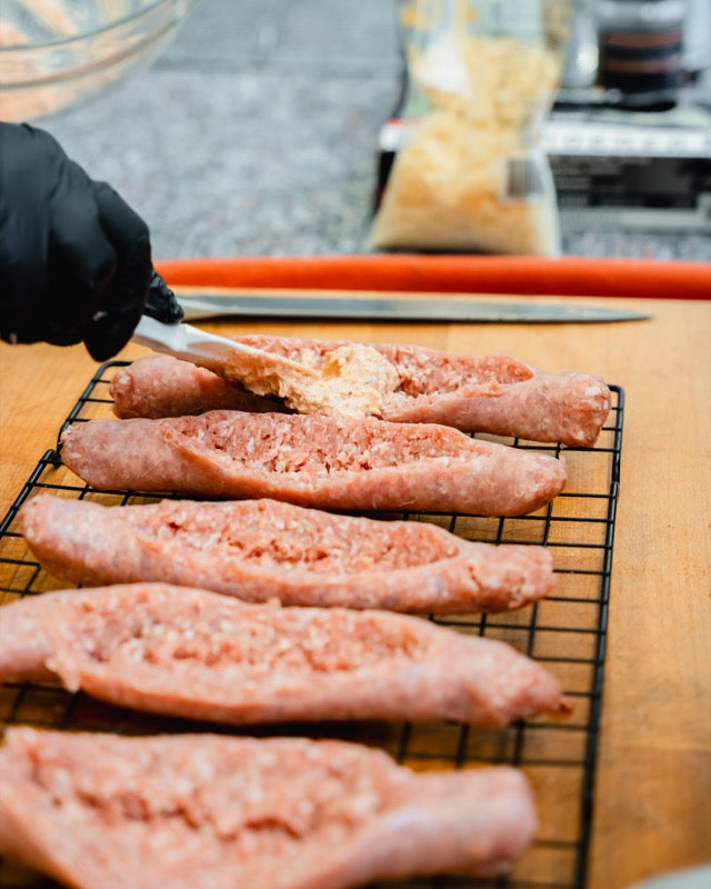Bratwurst Boats: Gevulde Braadworsten